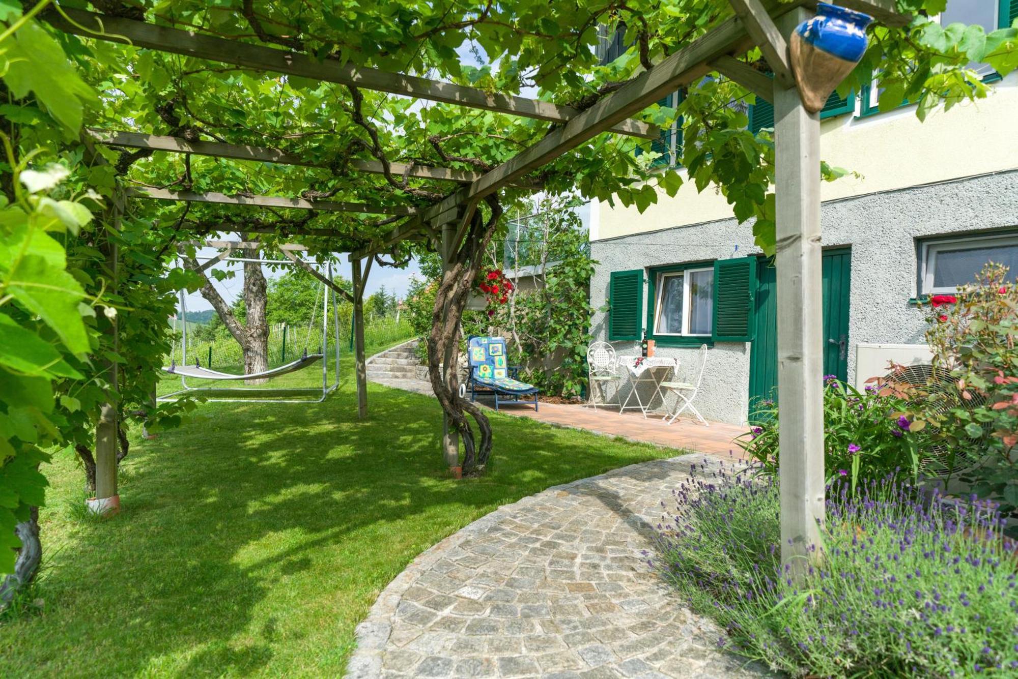 Das Weinberghaus Ratsch an der Weinstrasse Ngoại thất bức ảnh